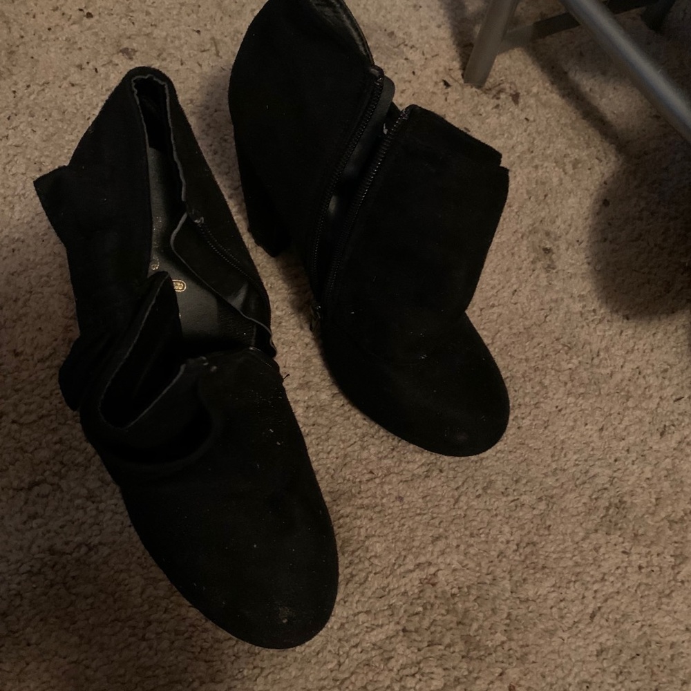 Shoes - Picture 5 of 5